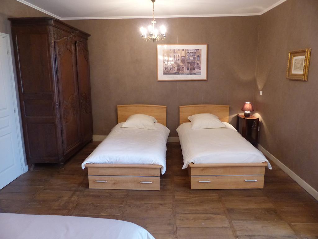 Le Domaine De Panissac Bed and Breakfast Berneuil  Habitación foto